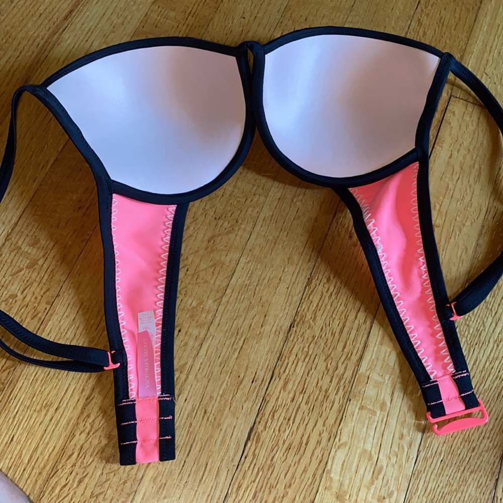 2 Victoria’s Secret bikinis (34D top, small bottoms) - Picture 5 of 6